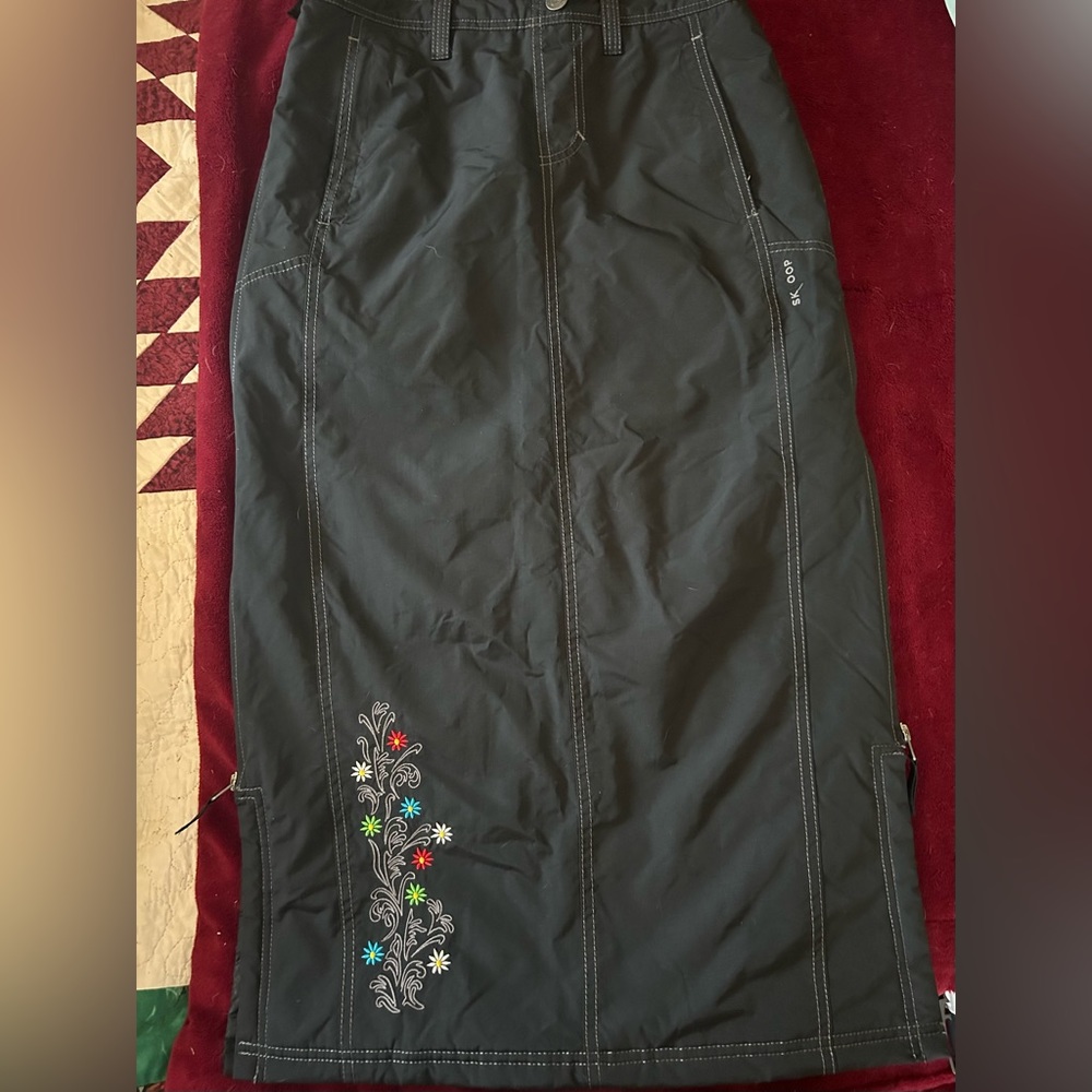 Skhoop outdoor skirt with flowers